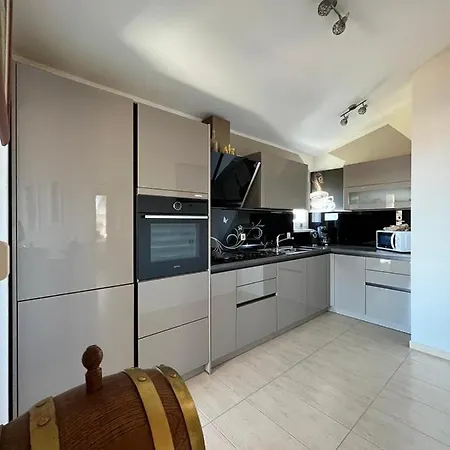 Four You-with Sea View 아파트 자다르